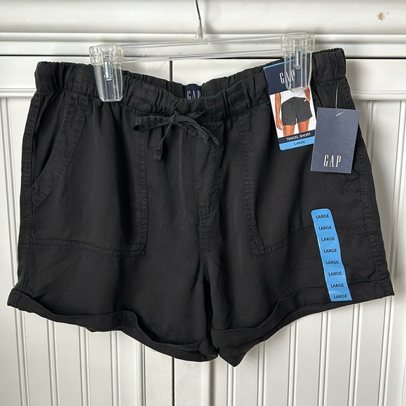 GAP Pants - NWT Gap Tencel Shorts